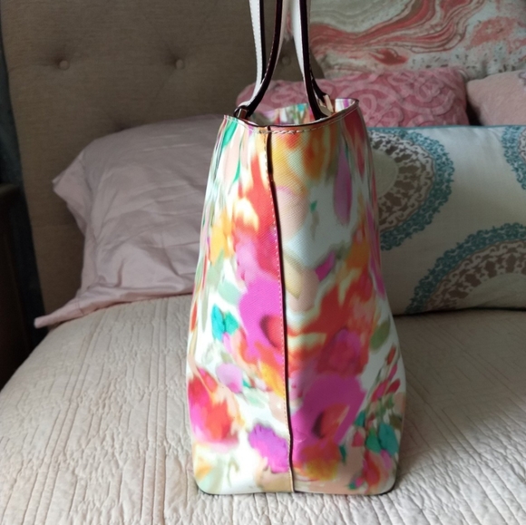 Kate Spade New York Large Vegan Leather City Streets Spring Floral Tote Handbag - Picture 9 of 12